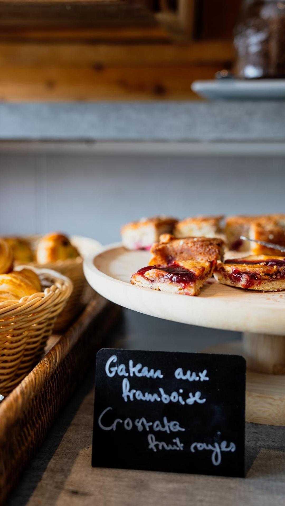 Hotel Restaurant Saint Roch Puy-Saint-Vincent Bagian luar foto